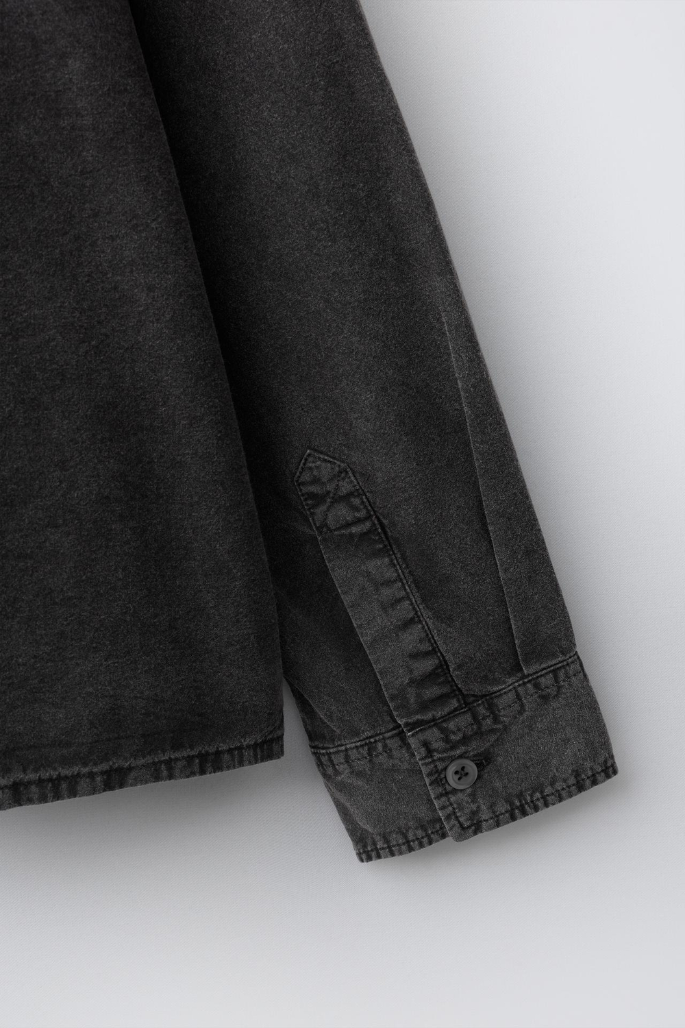ZARA РУБАШКА С ЭФФЕКТОМ ПОТЕРТОСТИ, СЕРЫЙ