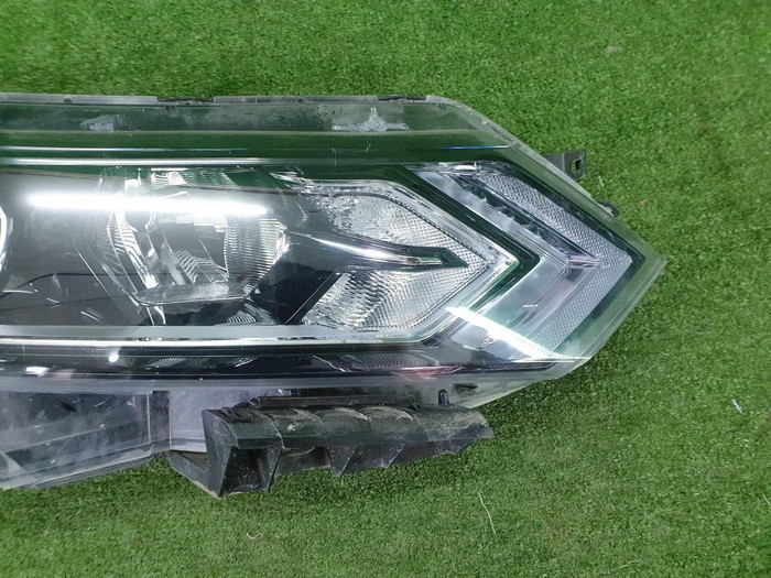 Фара правая Nissan Qashqai 2 j11 (17-23) галоген