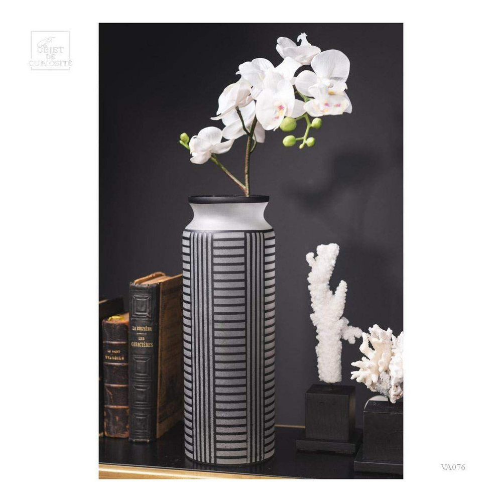 Ваза White frosted vaseВаза Objet de Curiosite Черный / Белый