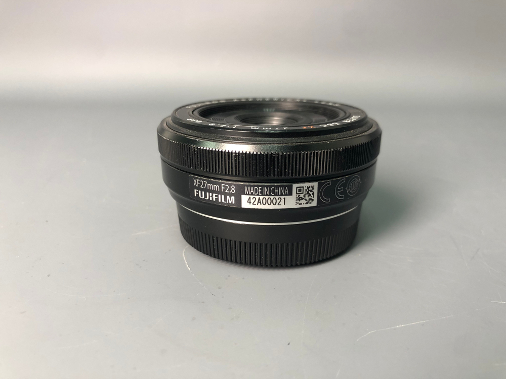 Fujifilm 27mm 2.8, царапина на линзе