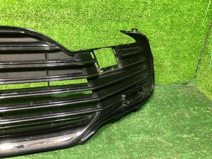 Решетка переднего бампера Toyota Camry XV70 (2020-н.в.)