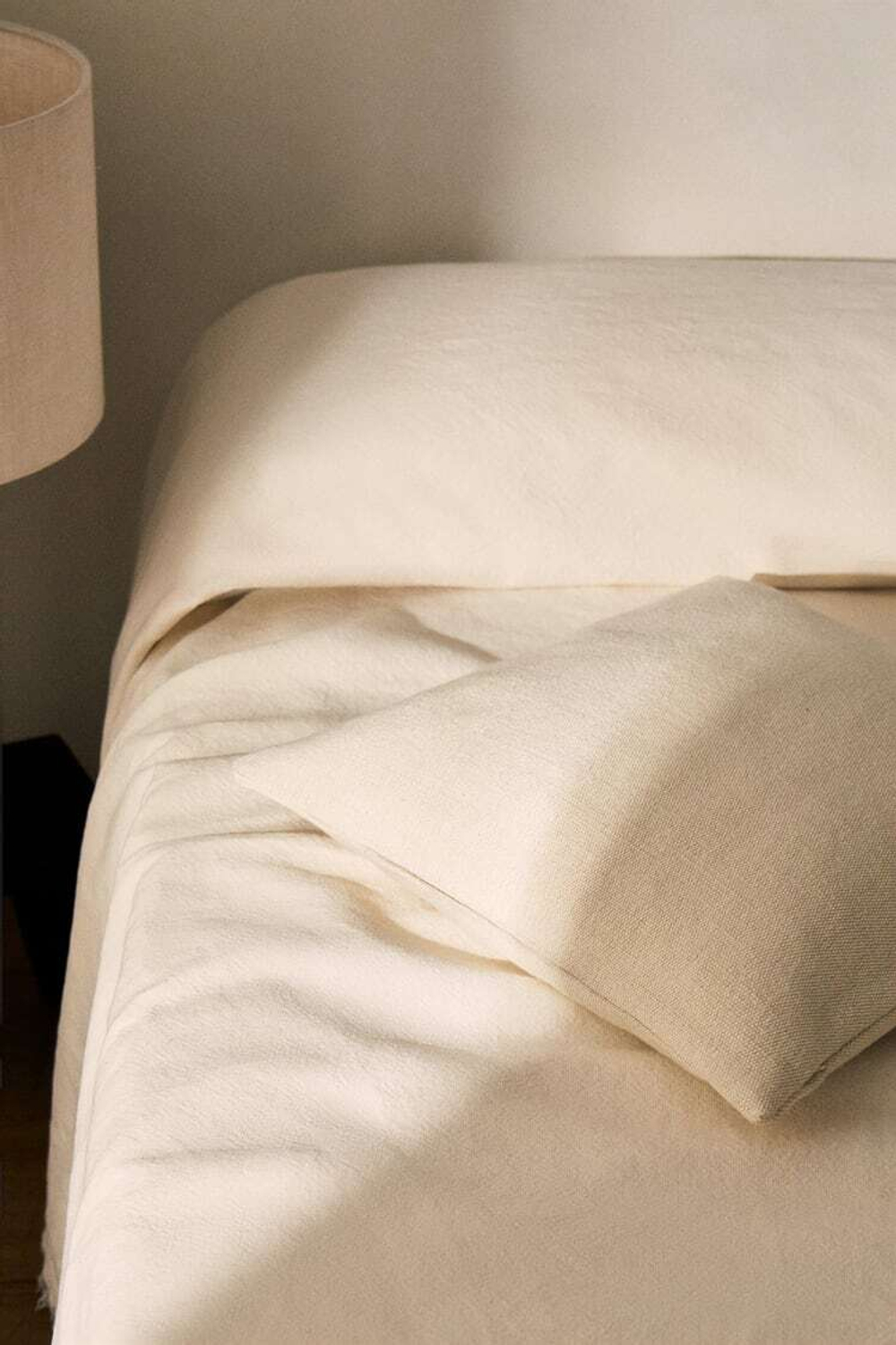 ZARA HOME ОДНОТОННАЯ НАВОЛОЧКА ДЛЯ ДЕКОРАТИВНОЙ ПОДУШКИ, ЭКРЮ