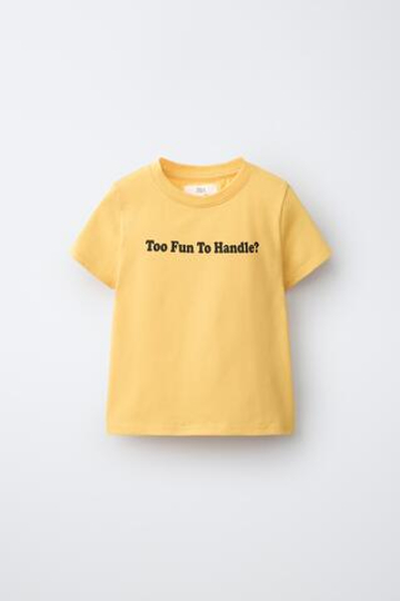 ZARA ФУТБОЛКА С ТЕКСТОВЫМ ПРИНТОМ, ЖЕЛТЫЙ