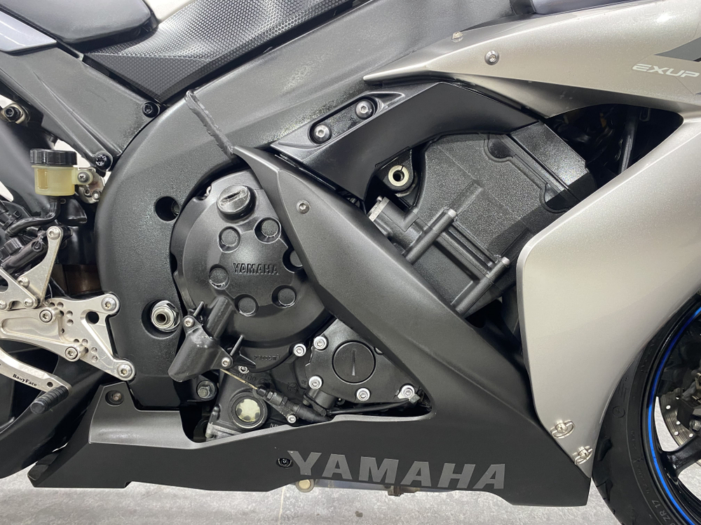 Yamaha YZF-R1 , 2004