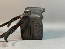 Canon 750D Kit 18-55mm IS STM 24.800 кадров, царапина на линзе