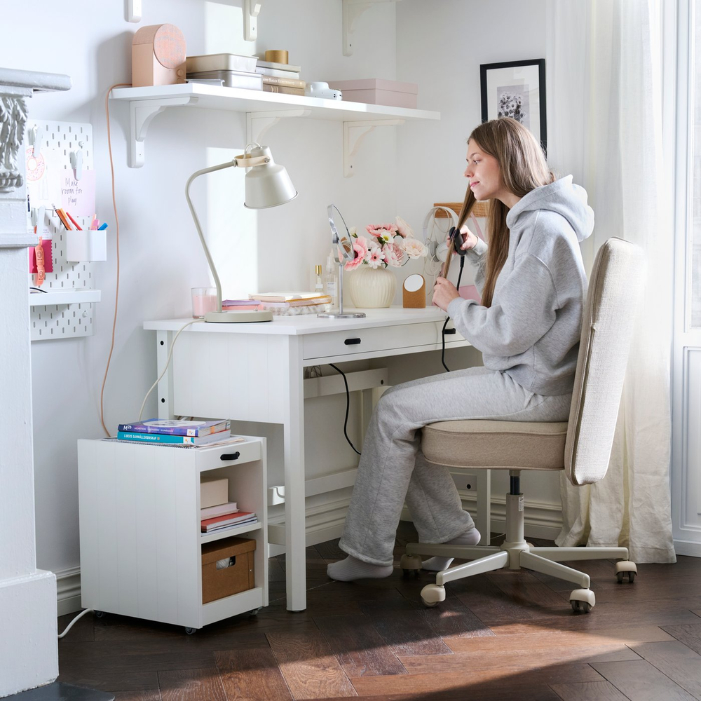 IKEA BRYTNING  (ИКЕА БРИТНИНГ)  -  Тумба - белый 29х40х47 см