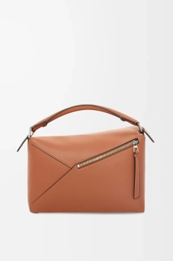 Loewe Сумка среднего размера Puzzle Edge из классической телячьей кожи, коричневый