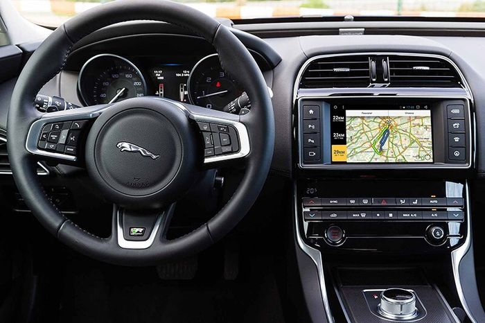 Навигационный блок для Jaguar F-Pace 2016+ (комплектации с 8" экраном) - Carsys RR-2 на Android 9 и