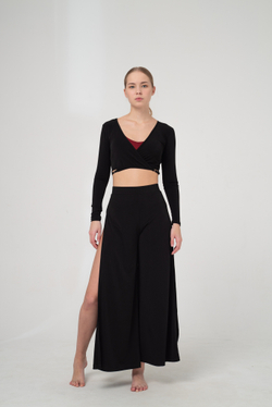 Priya Bolero, Black