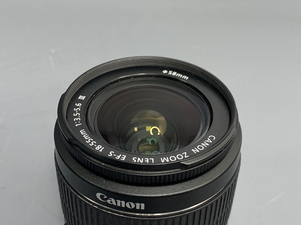 Canon EOS 1200D kit 18-55mm 3.5-5.6 III 3.000 кадров