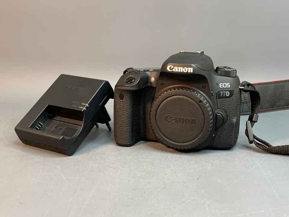 Canon EOS 77D Body 18.400 кадров
