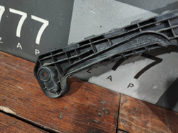 Кронштейн заднего бампера левый Audi A5 (F5) 16-нв Б/У Оригинал 8W6807453B