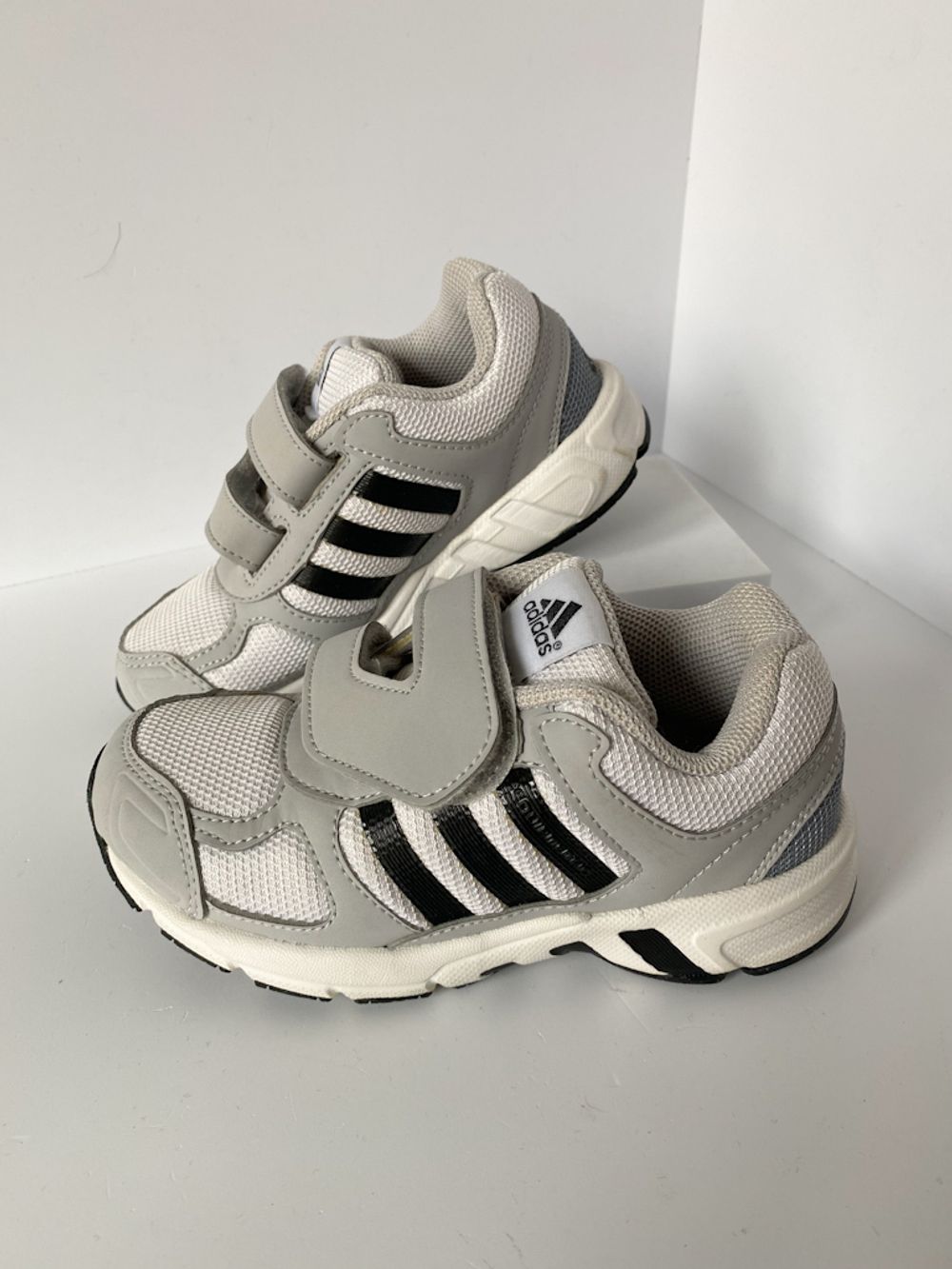Кроссовки Adidas, 28