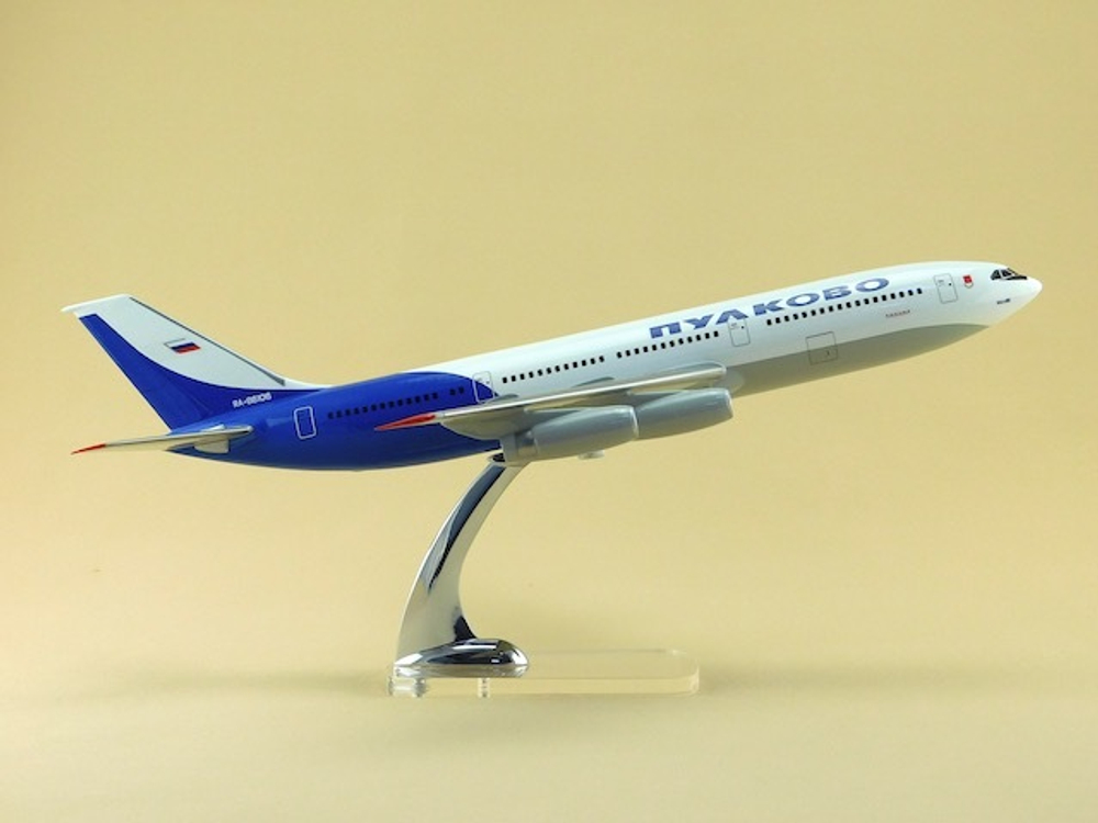Модель самолета Ил-86 (М1:144, Пулково)