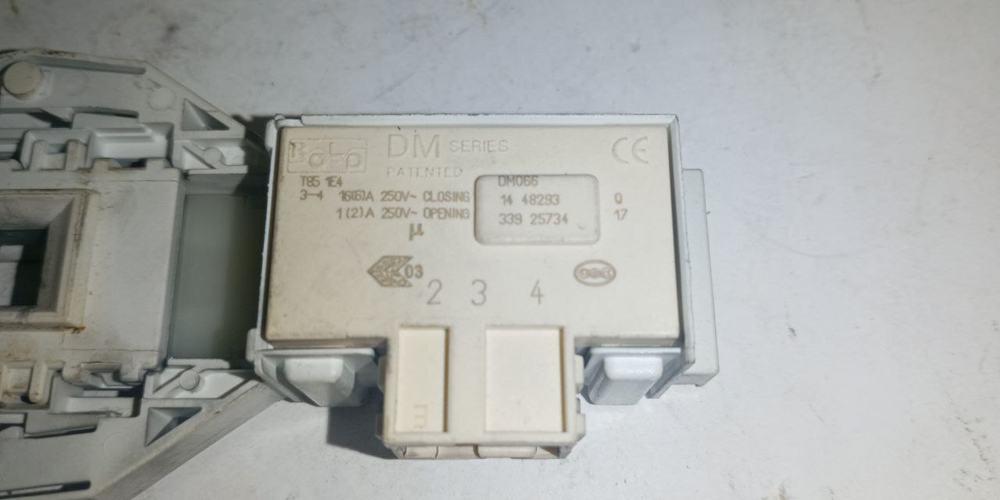 32 Устройство блокировки люка Indesit DM066 BWSA 61051 б/у