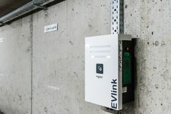 Зарядная станция EVlink PARKING Wall, RIFD (EVW2S7P02R)