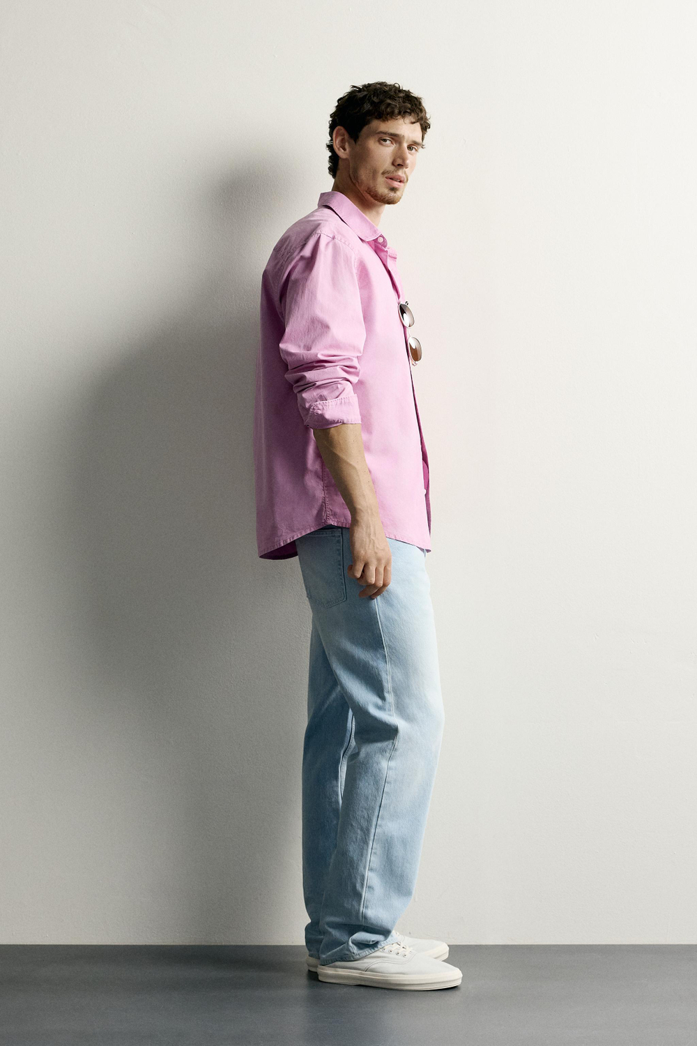 РУБАШКА RELAXED FIT С ЭФФЕКТОМ ПОТЕРТОСТИ — ZARA · 6887/303