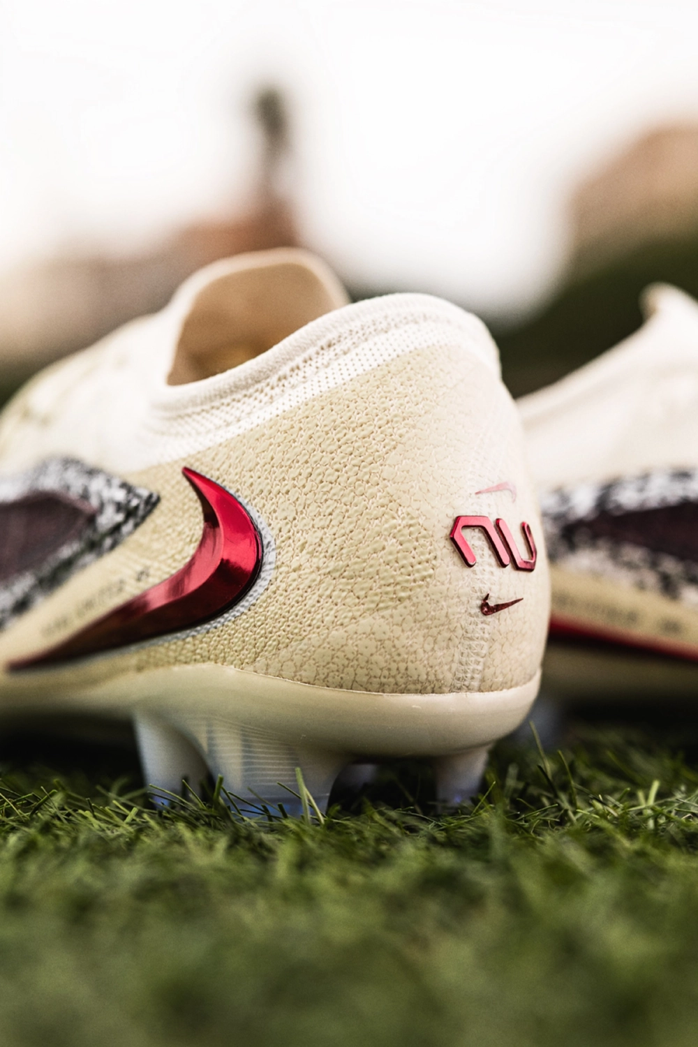 Бутсы Nike Phantom 6 Low Elite FG