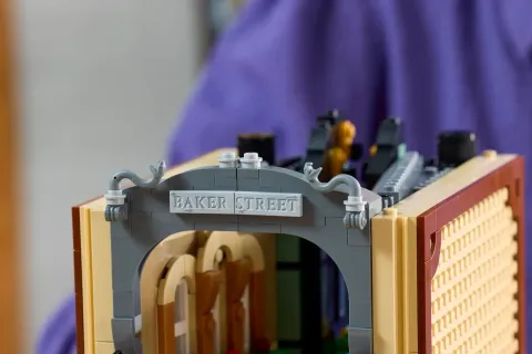 Конструктор LEGO Icons 10351 Шерлок Холмс: книжный уголок