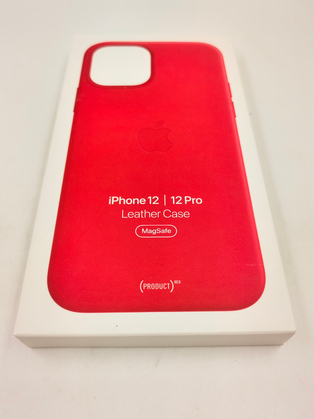 Кожаный чехол Apple iPhone 12 / iPhone 12 Pro с MagSafe, красный (PRODUCT)RED (MHKD3) (Из Финляндии)