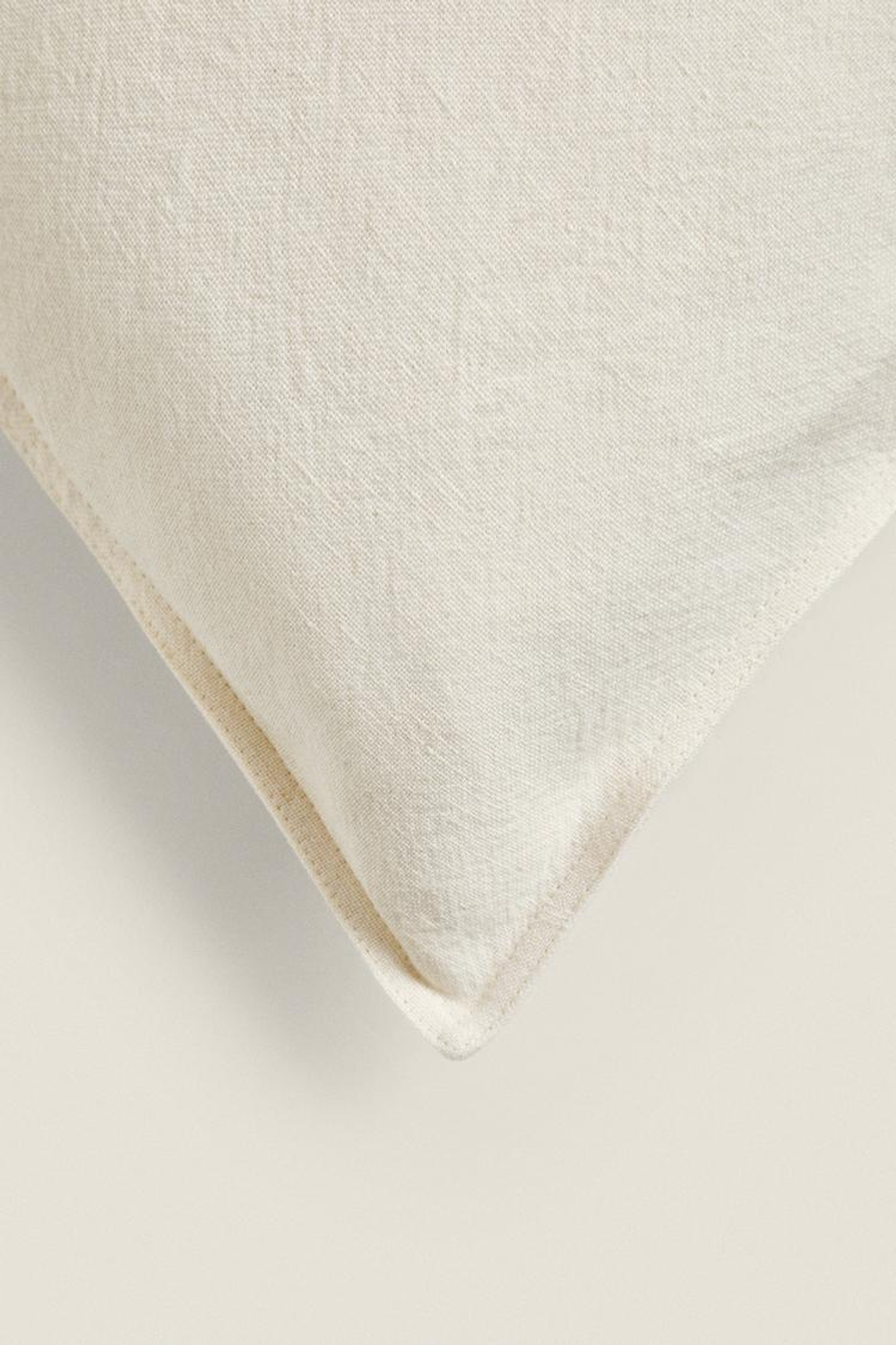 ZARA HOME ЛЬНЯНОЙ ЧЕХОЛ НА ПОДУШКУ, ЖЕЛТОВАТО-БЕЛЫЙ