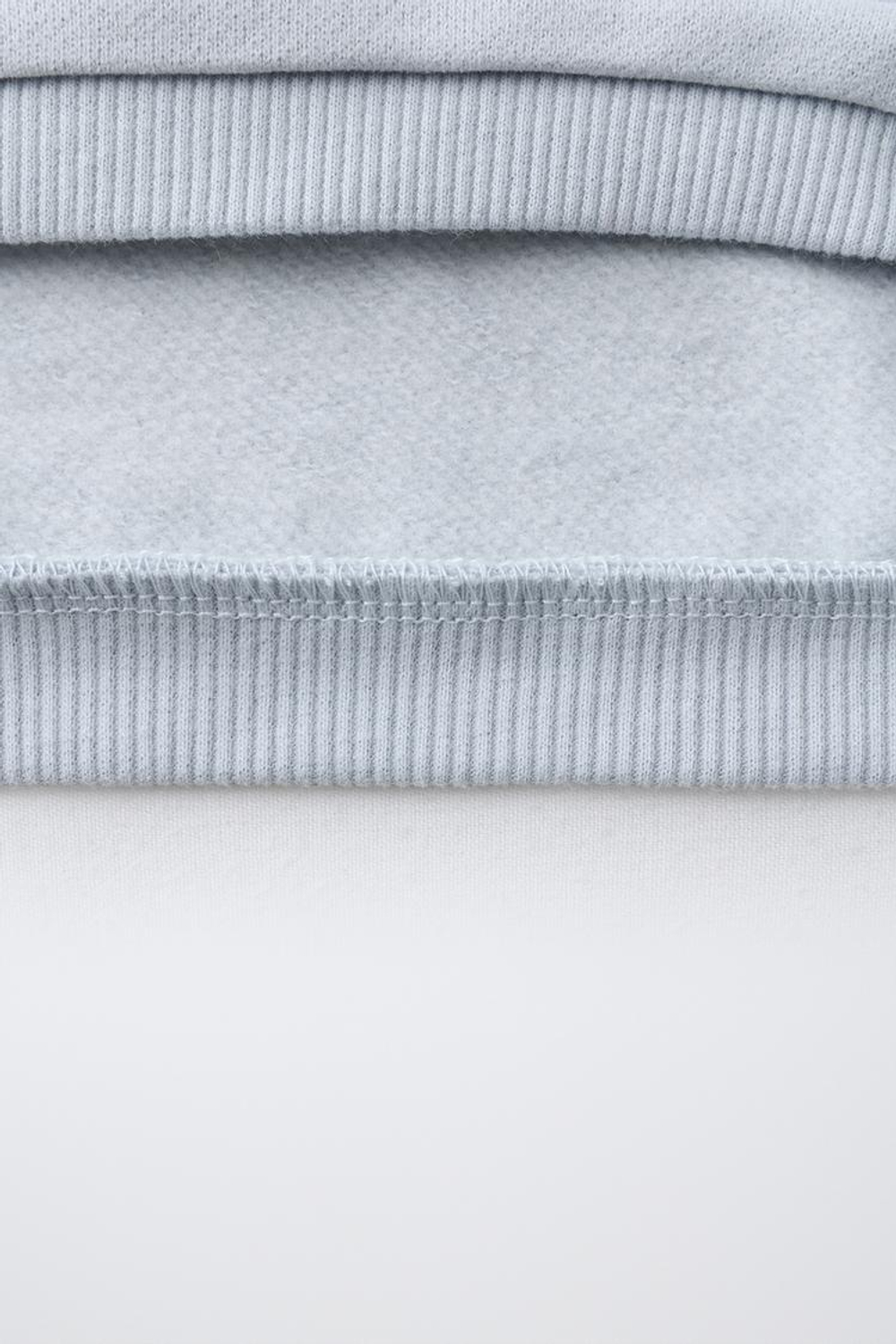 ZARA ТОЛСТОВКА С ЦВЕТАМИ ИЗ КРУЖЕВА КРОШЕ, СИНЕВАТЫЙ