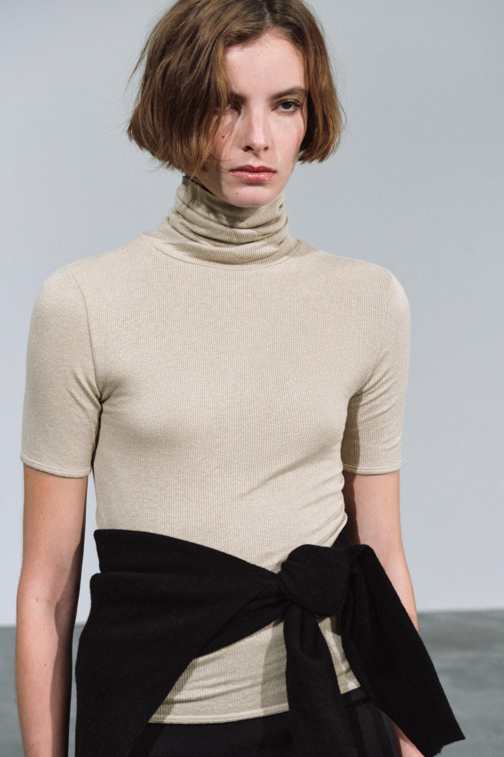 ФУТБОЛКА С КОРОТКИМИ РУКАВАМИ — ZARA