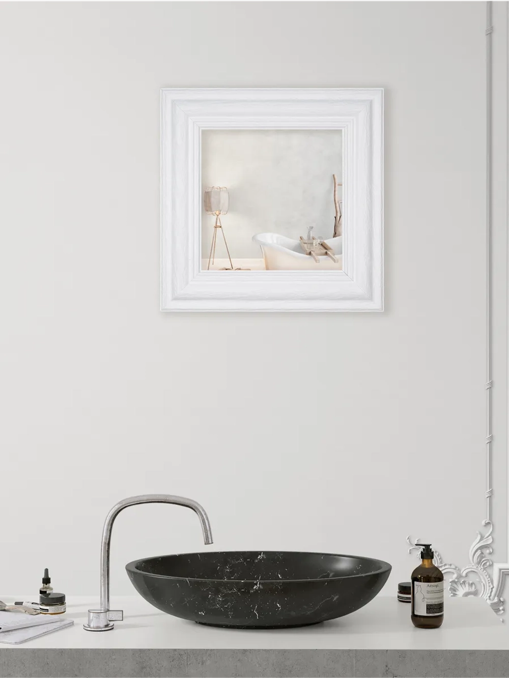 Миниатюрное настенное зеркало в раме 30*30 см