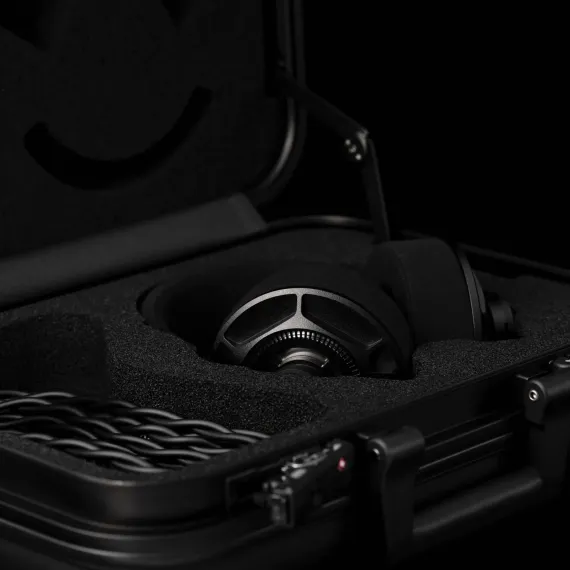 Final Audio D8000 DC Black