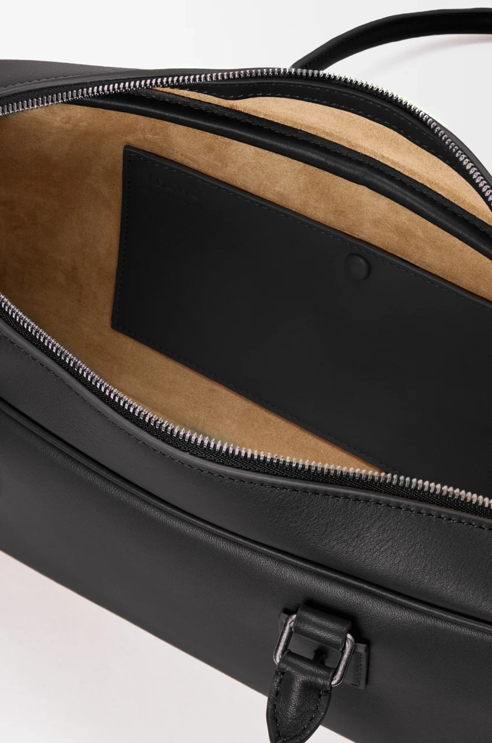 Loewe Укороченная сумка Amazona 31 из блестящей телячьей кожи, черный