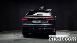 Audi Q8 55 TFSI Quattro Premium — 2021