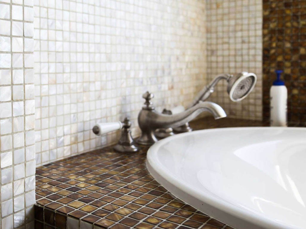 LUXURY: SHELL