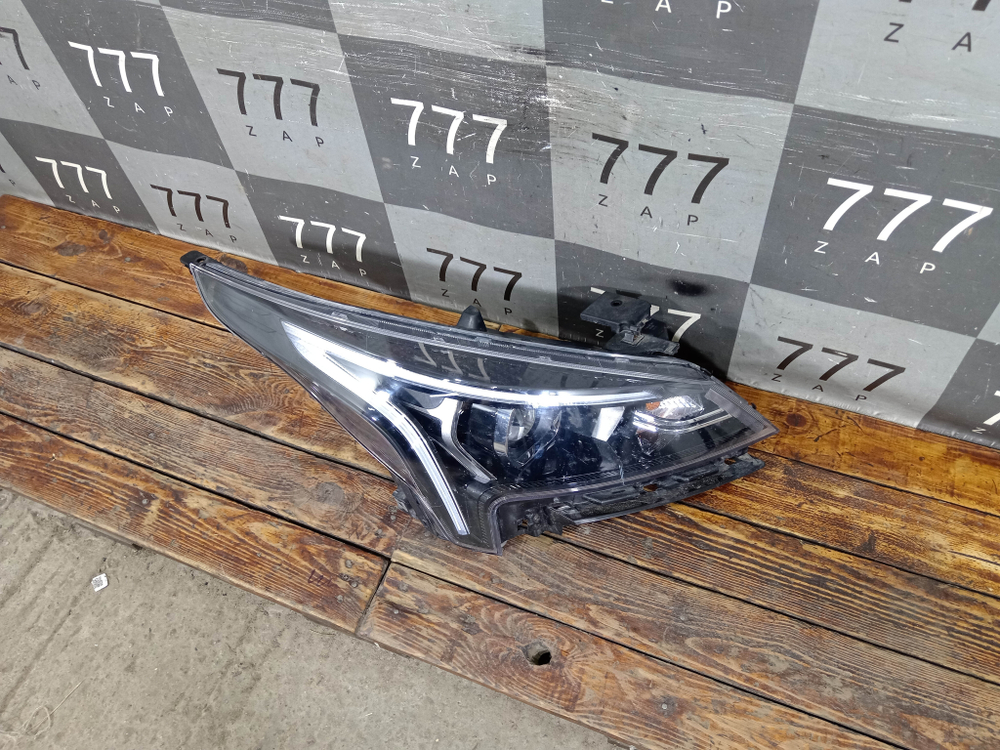 Фара правая Kia Rio 4 (FB) 20-22 Б/У Оригинал 92102H0600