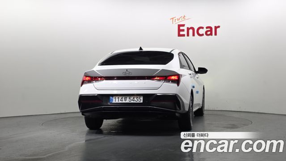 Hyundai AVANTE Modern — 2025