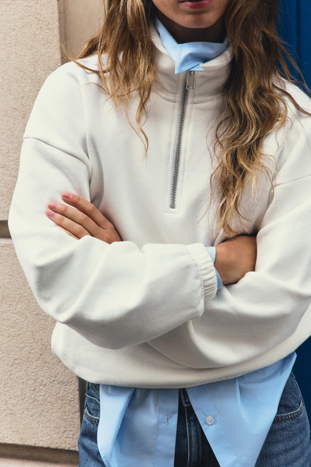 ТОЛСТОВКА С МЕТАЛЛИЧЕСКОЙ МОЛНИЕЙ — ZARA
