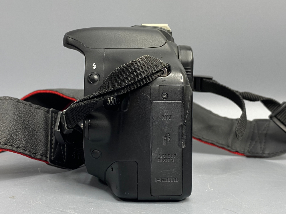 Canon 550D Kit 18-55mm 3.5-5.6 IS II 30.000 кадров