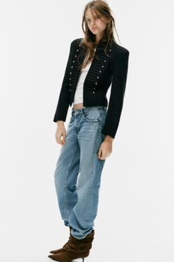 ZARA ПРИТАЛЕННЫЙ БЛЕЙЗЕР С ПОДПЛЕЧНИКАМИ, ЧЕРНЫЙ