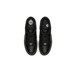alt="Кожаный верх и перфорация на носке Nike Air Force 1 Triple Black CW2288-001"