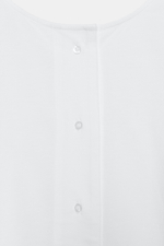 ФУТБОЛКА С ЗАСТЕЖКОЙ НА ПУГОВИЦЫ СЗАДИ — ZARA