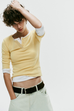 ФУТБОЛКА С ВОРОТНИКОМ НА ПУГОВИЦАХ — ZARA