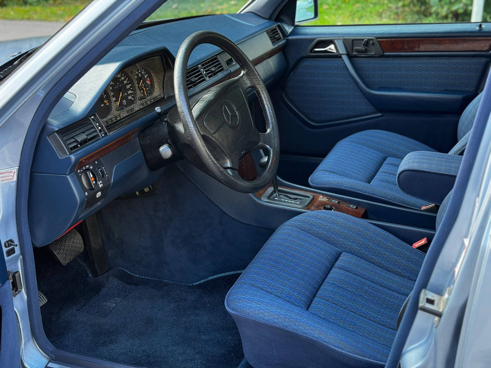 Mercedes-Benz E320