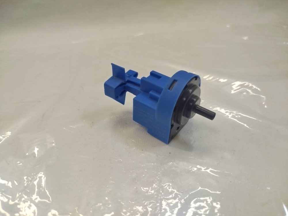 543 Датчик уровня воды (Прессостат) для стиральной машины Haier 31690012 DC5V б/у