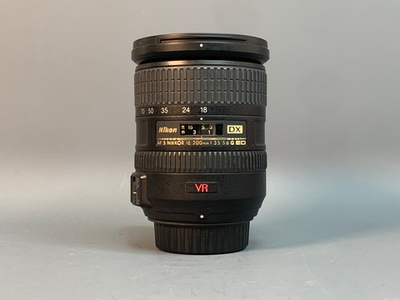 Nikon 18-200mm 3.5-5.6G ED AF-S VR DX