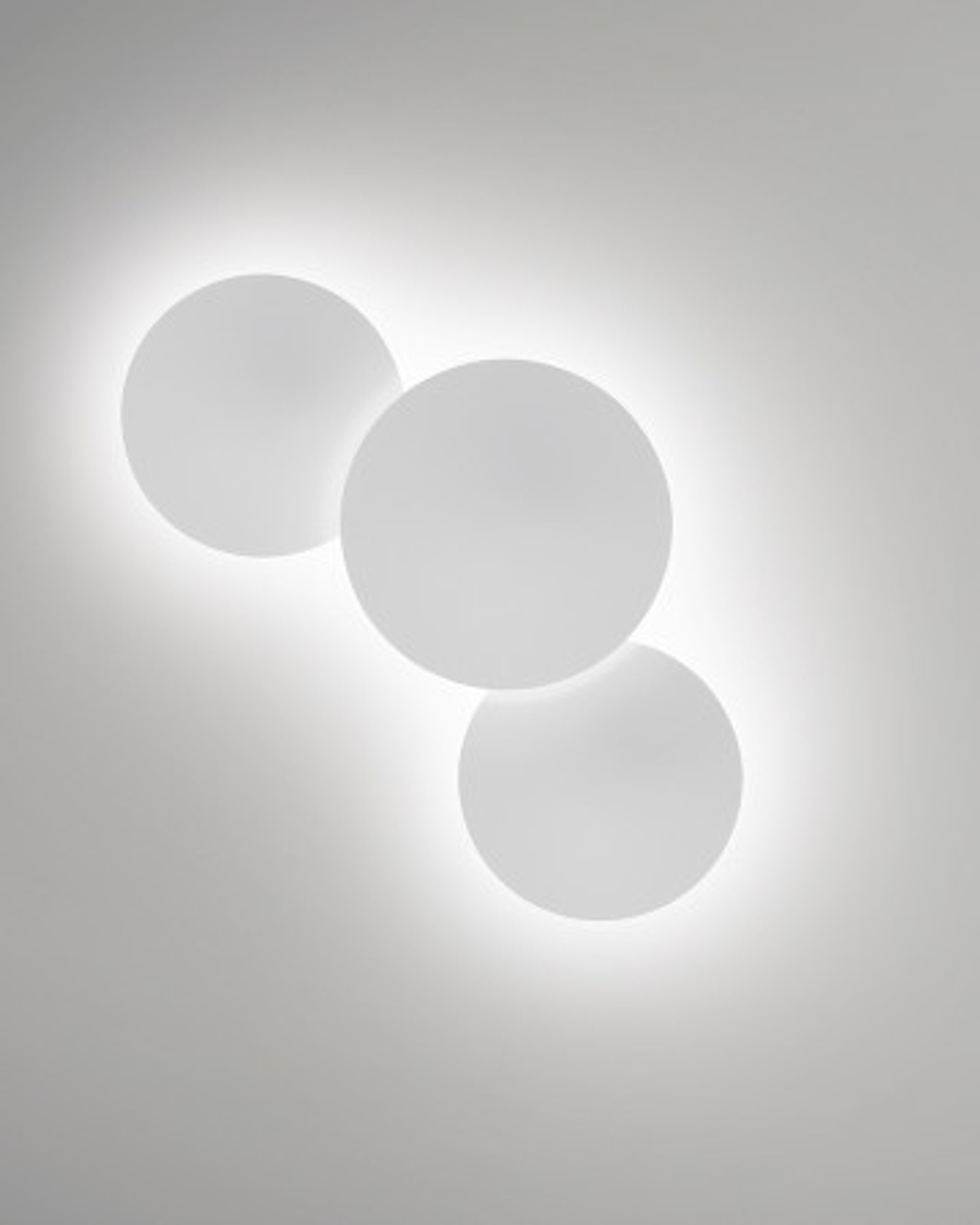 Настенный дизайнерский светильник Puck от Vibia (3 плафона)