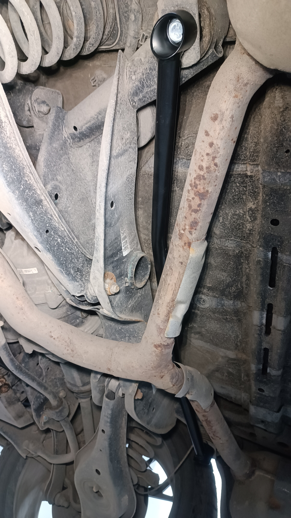 Распорка задняя нижняя сзади Jaecoo J8 с полным приводом (ПОД ЗАКАЗ)