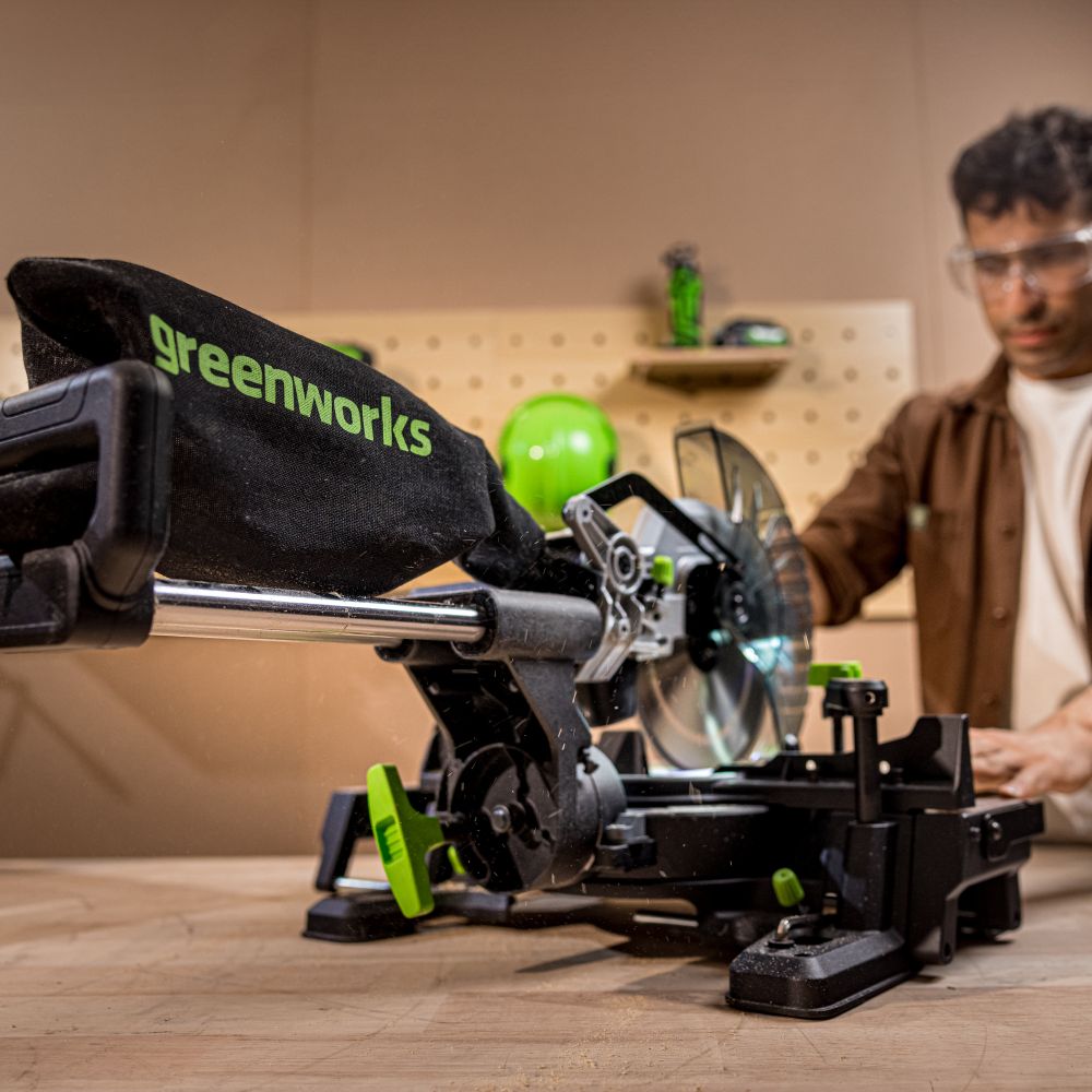 Торцовочная пила Greenworks GD24MS216, 24V, бесщеточная, 4800 об/мин, 216x30мм, рез 65х310мм, с протяжкой, без АКБ и ЗУ (1501707)