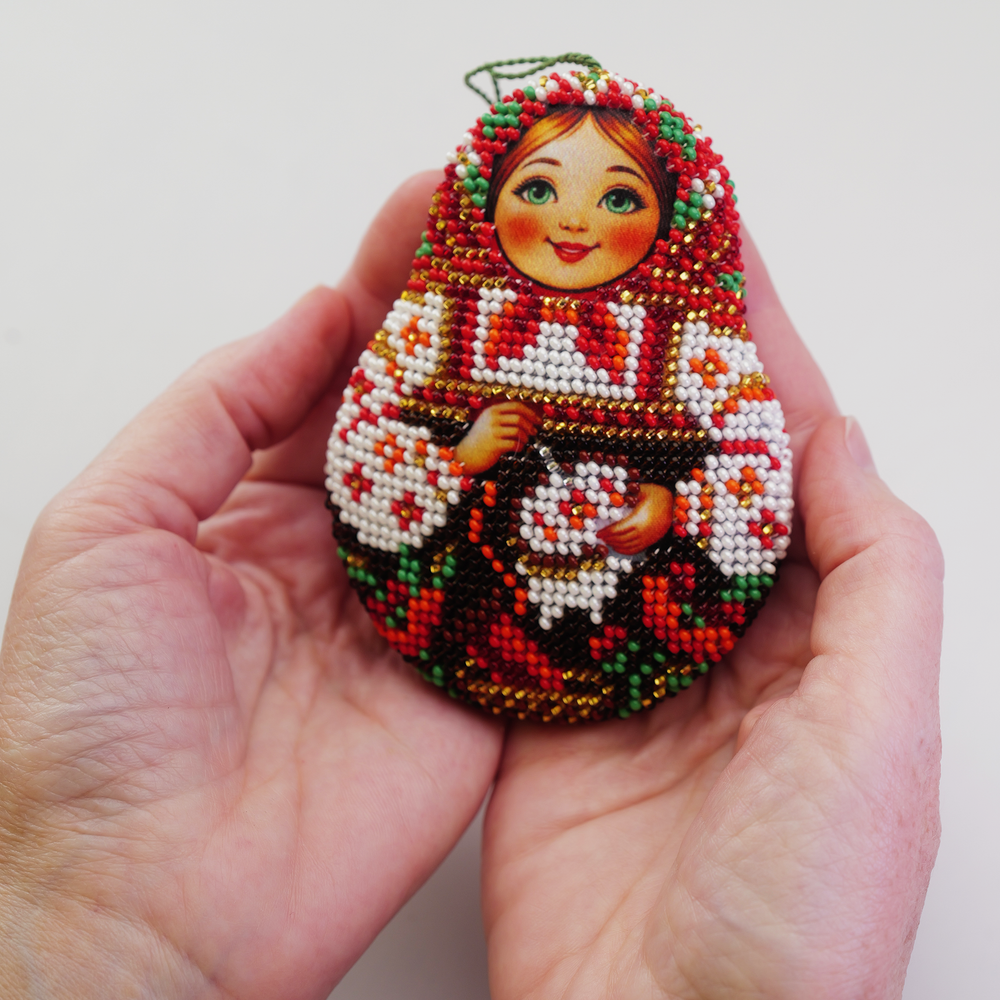 Матрешка Вышивальщица