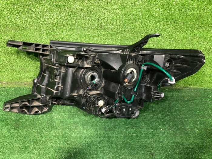 Фара правая Toyota Land Cruiser Prado 150 (2017-н.в.) галоген
