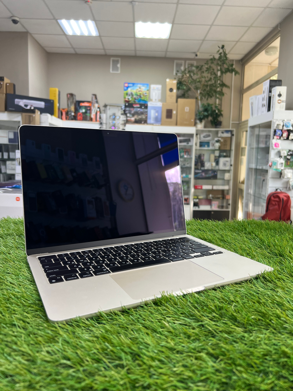 Б/У MacBook Air 13 2022 M2 8/256Gb 178 циклов