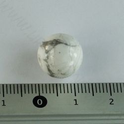 Бусина из Говлита (аналога Кахолонга), диаметр 12 мм